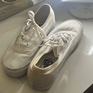 Yes they’re dirty but stains and dust should be easily removed